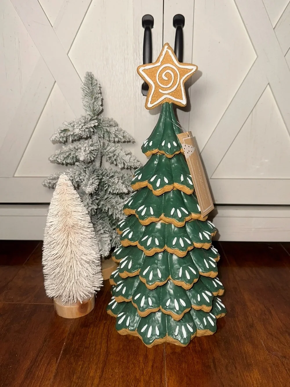 Cupcakes & Cashmere Green Gingerbread Cookie Star Holiday Tree